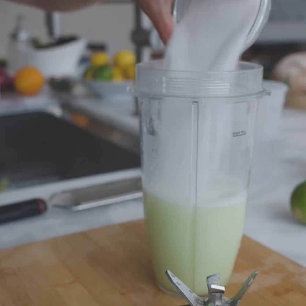 Pour the juice in the blender